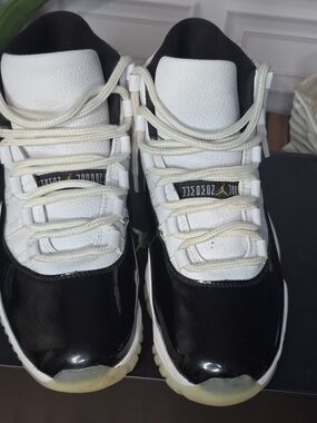 Nike Air Jordan 11 Retro Gratitude Men’s Size 10 White Black Gold CT8012-170 Box